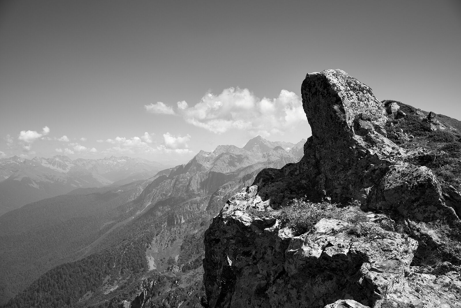 Визуальное исследование темы возвышенного.